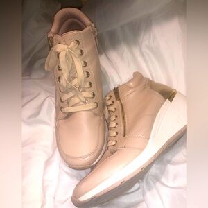Aldo size 10 tan/gold trim high top wedge tie & side zip shoes